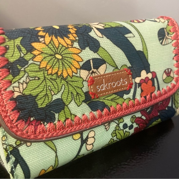 Sakroots Artist Circle Tropical Floral Trifold Large Wallet Multi-Compartment - Picture 3 of 13